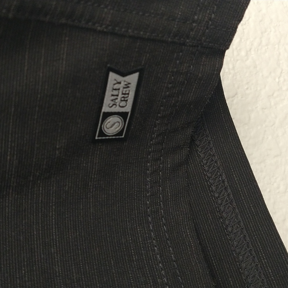 Salty Crew Men's Hybrid Dark Gray Black Shorts Size 33 Zipper Utility pocket - Picture 2 of 7